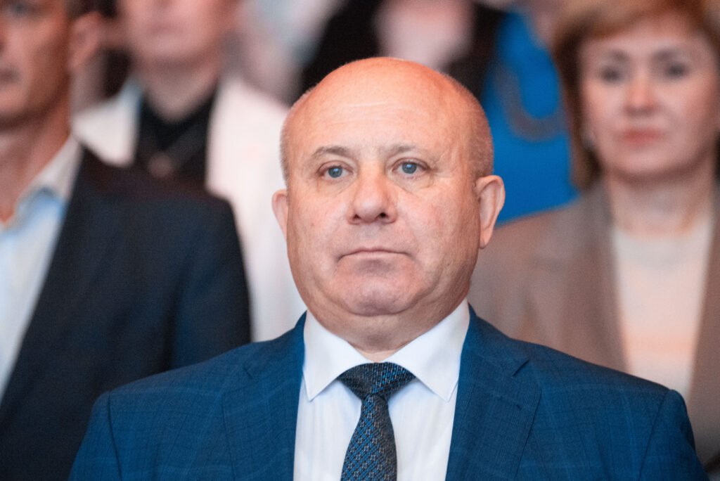 Снег в Хабаровске 2023: циклон стал причиной публичного разноса