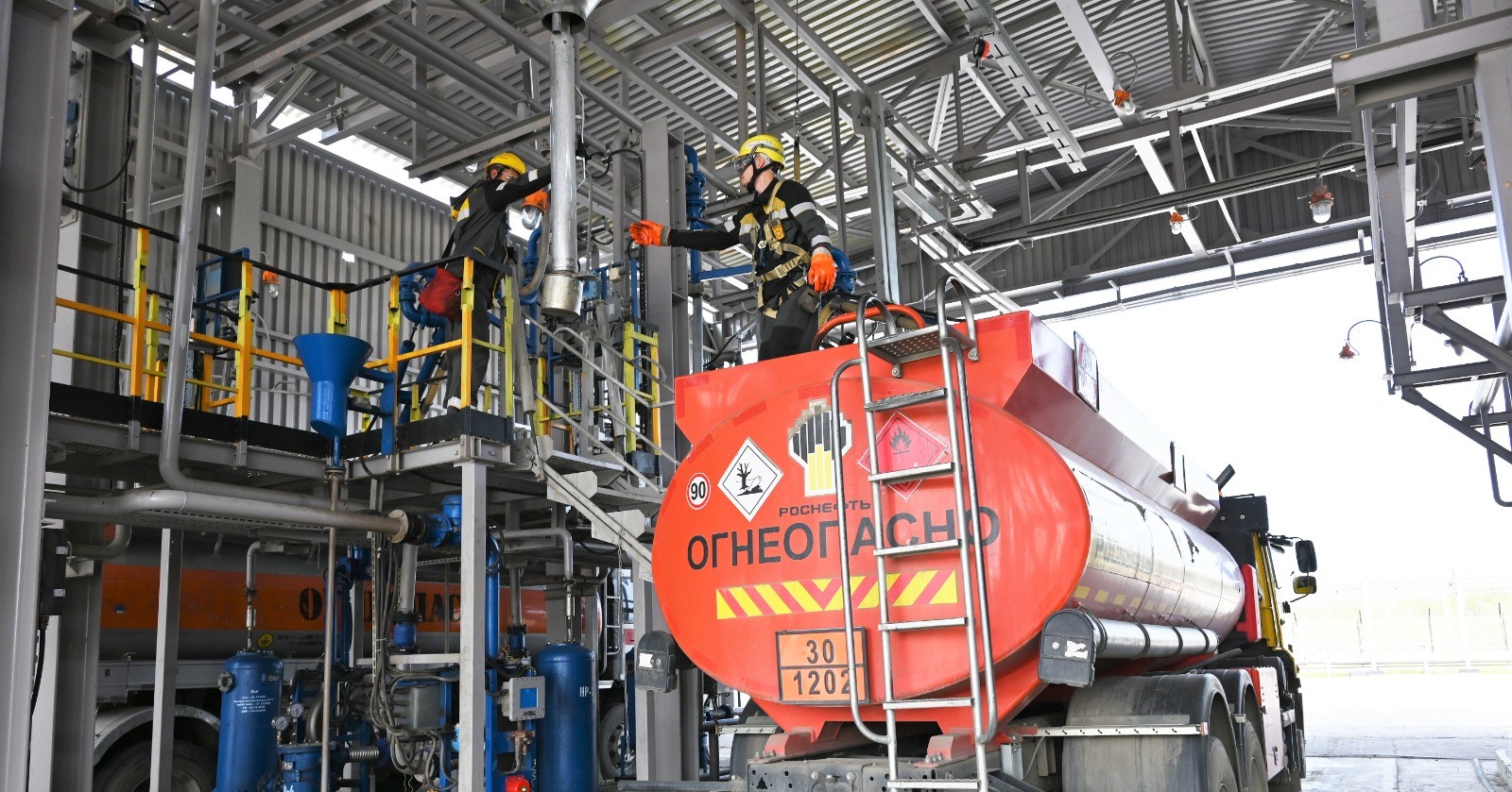 Комсомольский НПЗ запустил автоматическую станцию налива нефтепродуктов