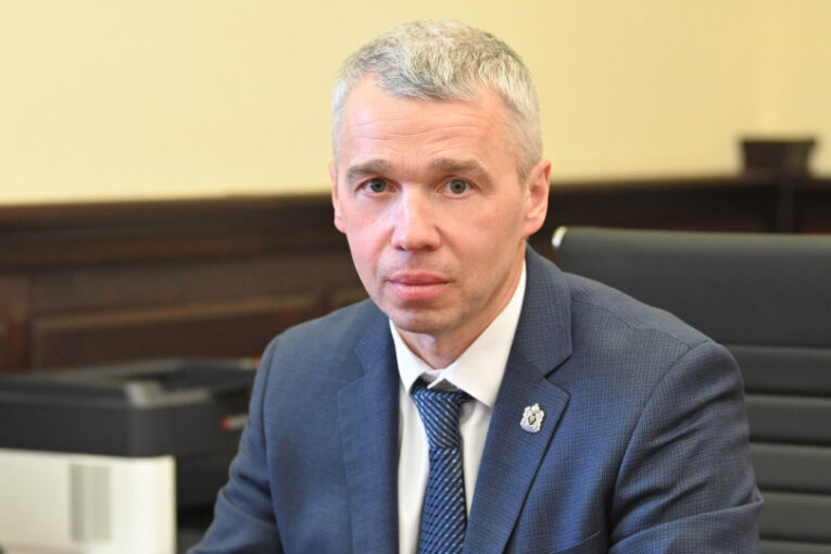 Константин Кравцов: «Не все видно из кабинета, люди должны сообщать о проблемах с дорогами»