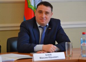 максим боев